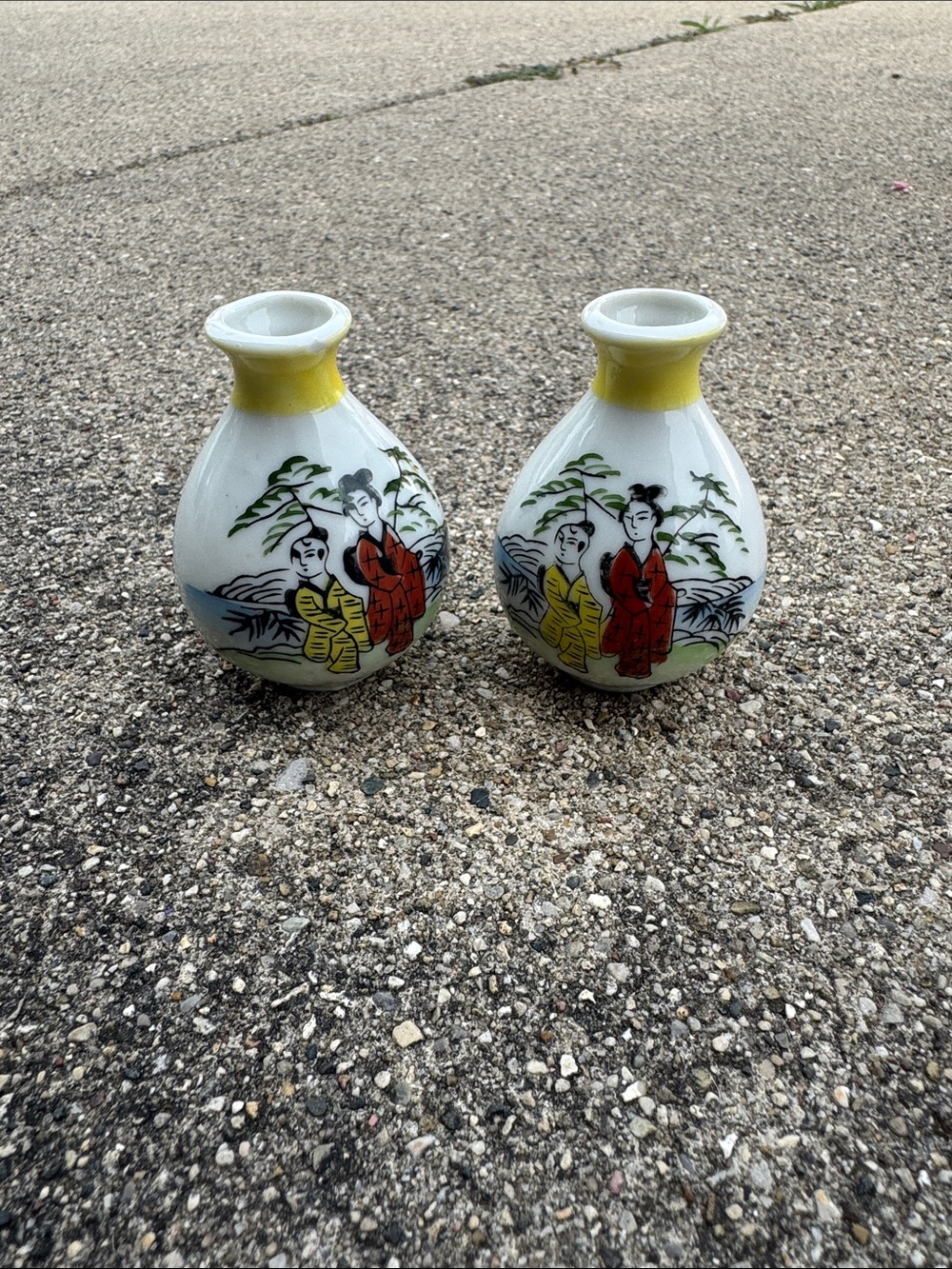 vintage Japanese porcelain bud vases pair